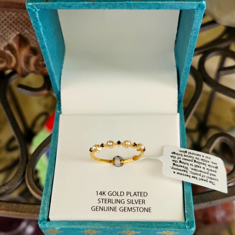 14 karat gold pearl ring